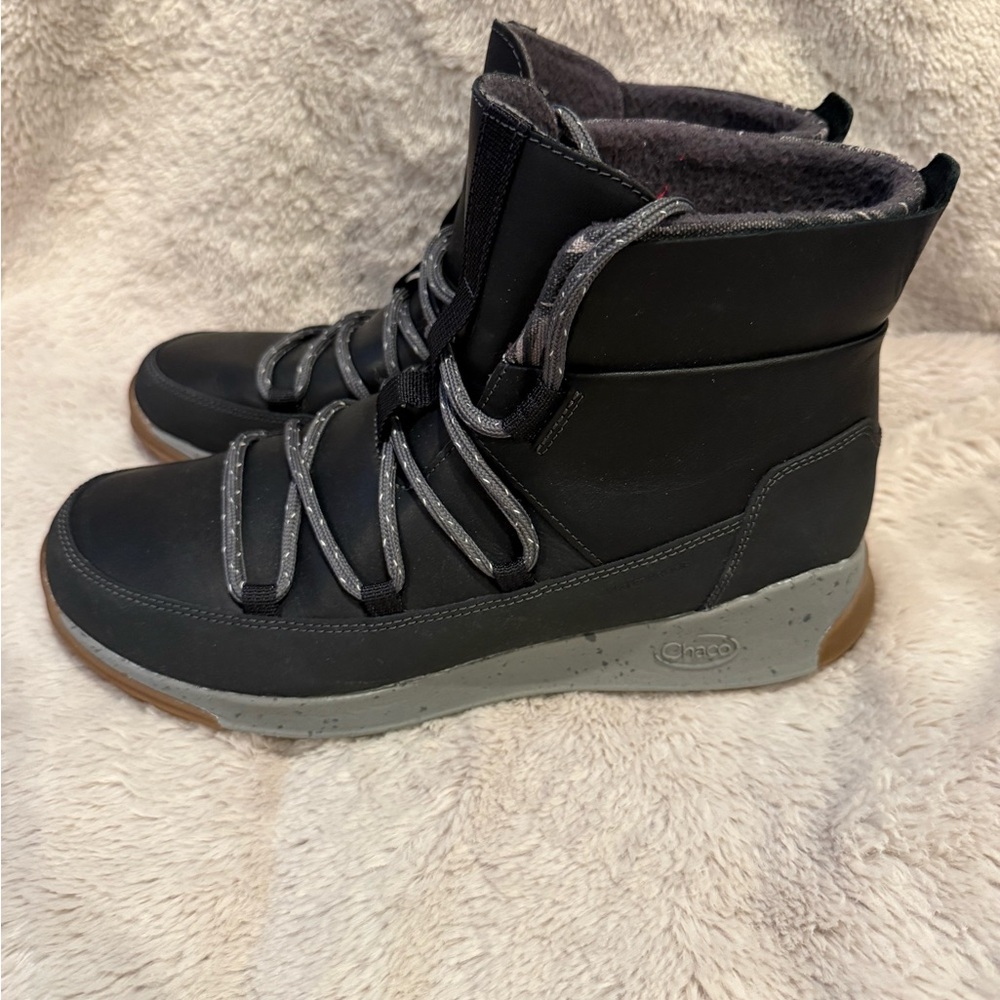 Chaco Women's Black and Gray Winter Boots